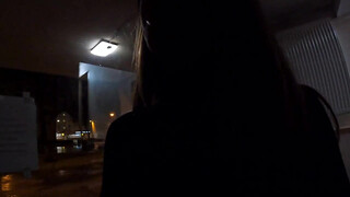 В подъезде фото